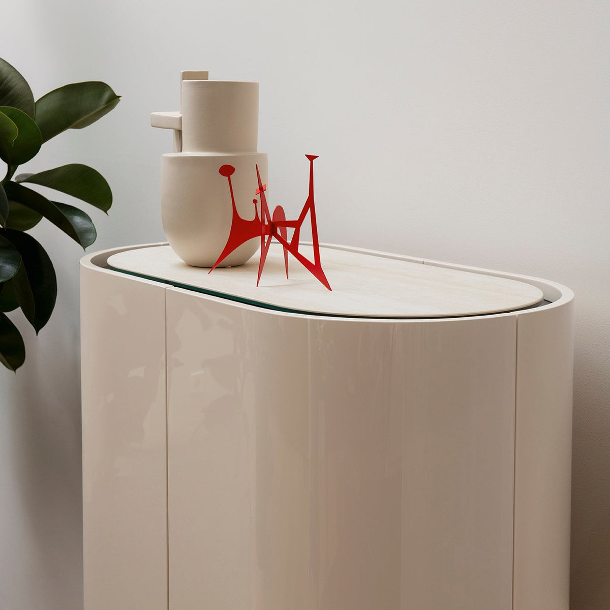 Calligaris Lake Cabinet, close-up of rounded top and glossy doors