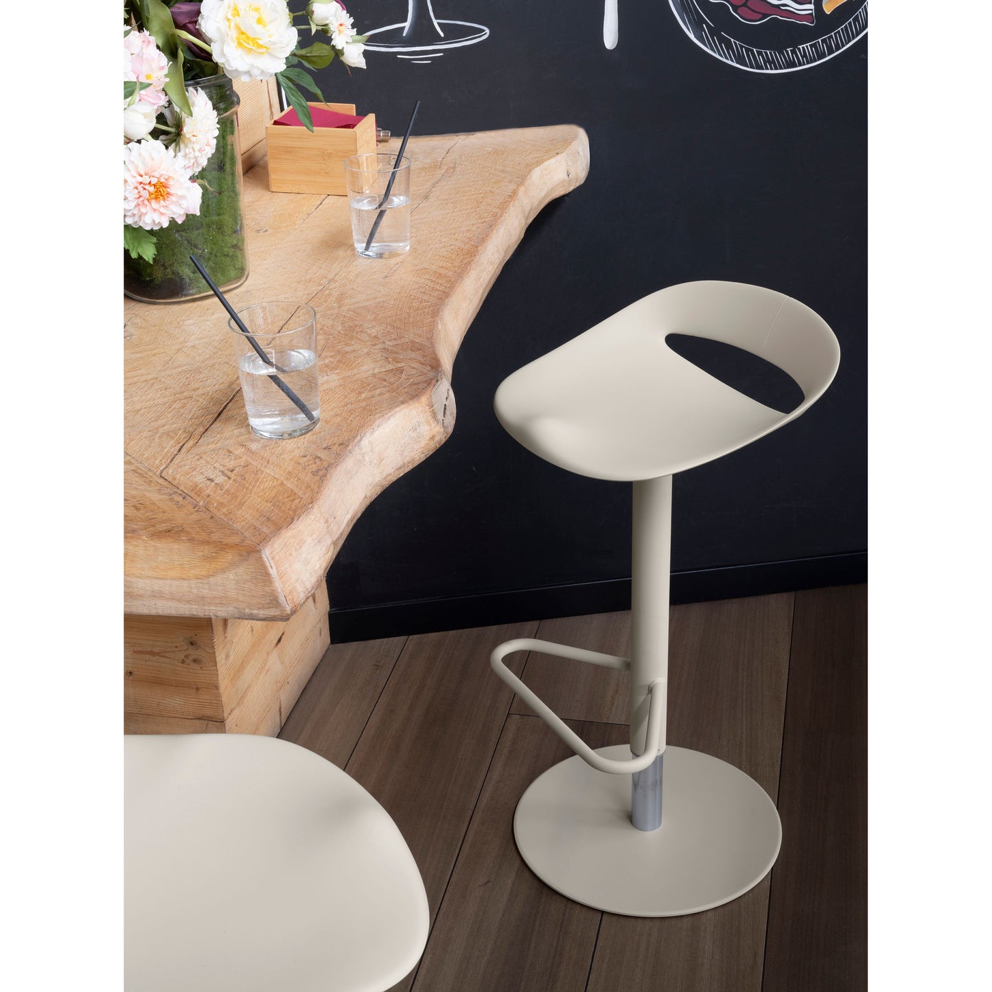 Cosmopolitan Gas Lift Stool