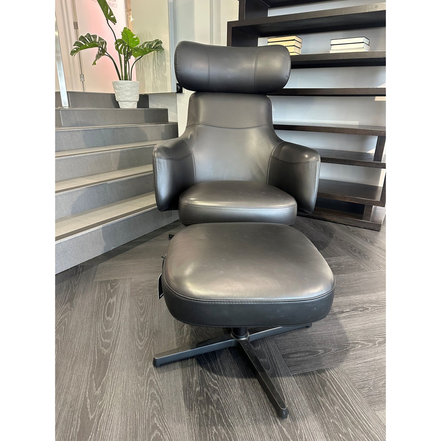 Cuper Armchair & Ottoman