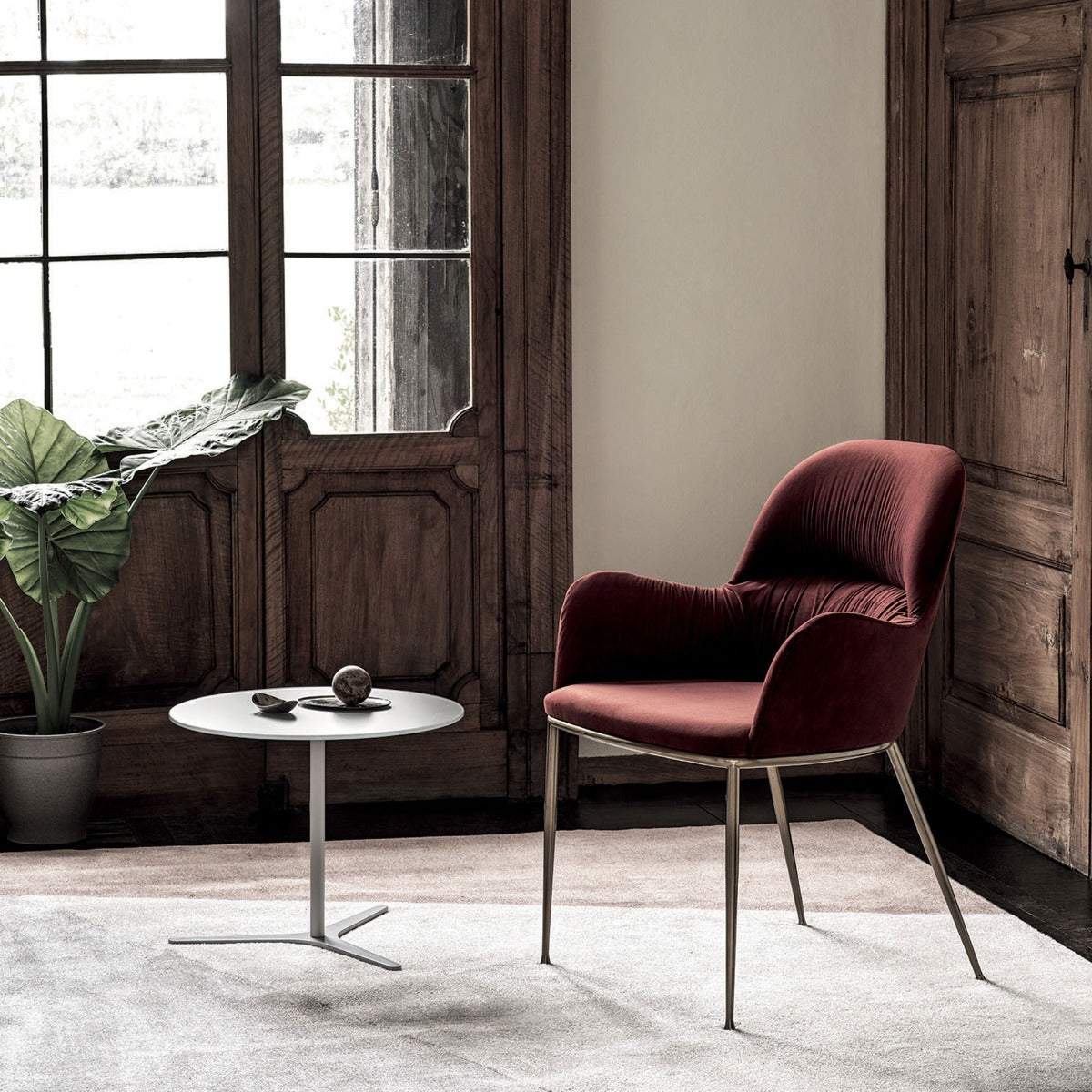 Queen Carver Dining Chair