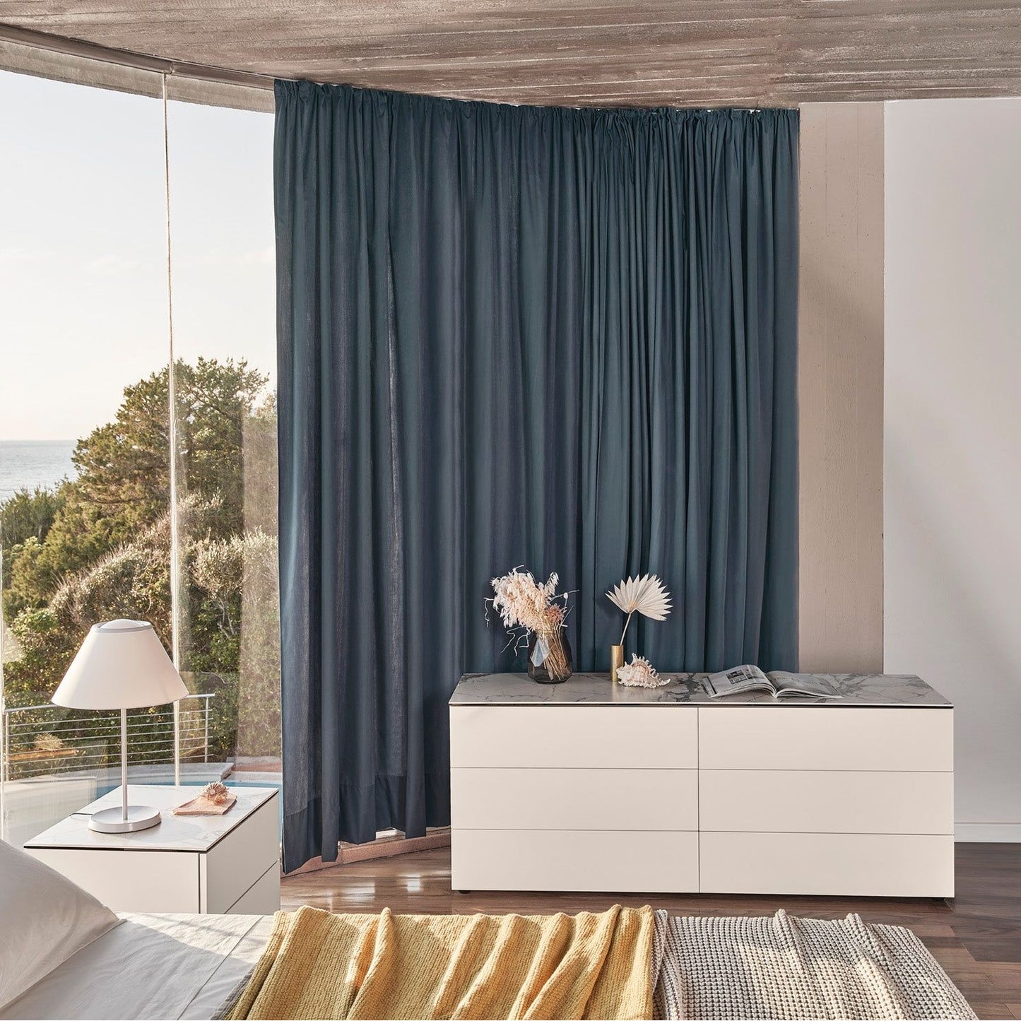 Universal Dresser