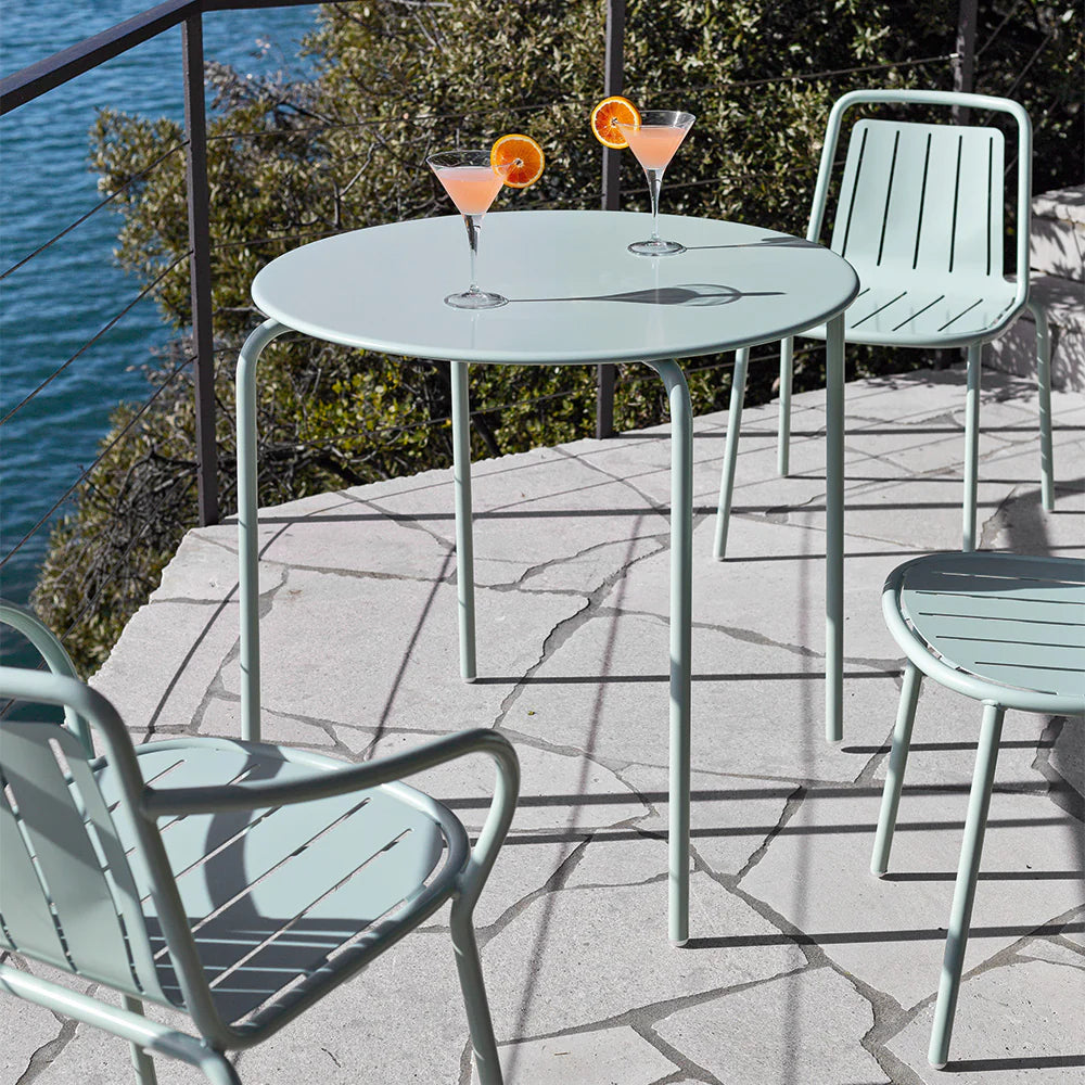 Easy Round Outdoor Table